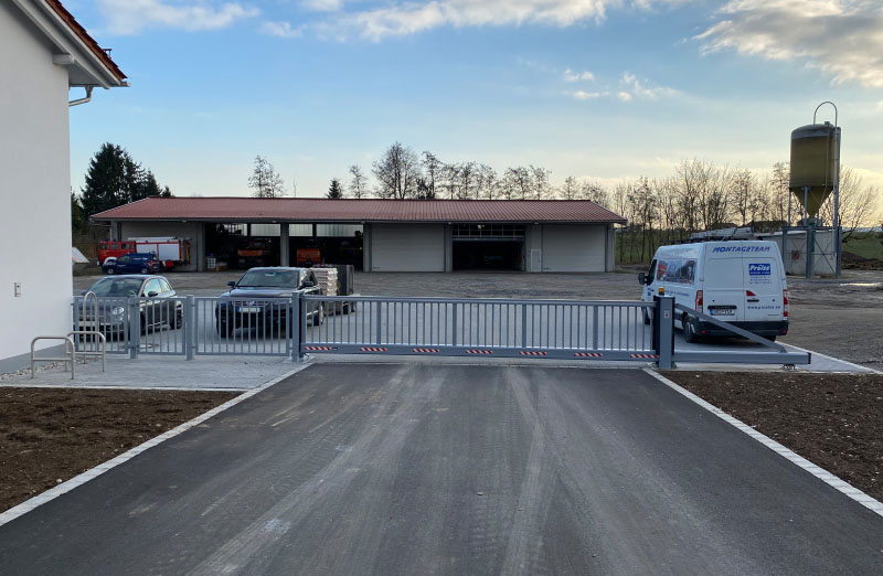 INOVA Schiebetor ESSL mit Seitenteilen und Personentüre